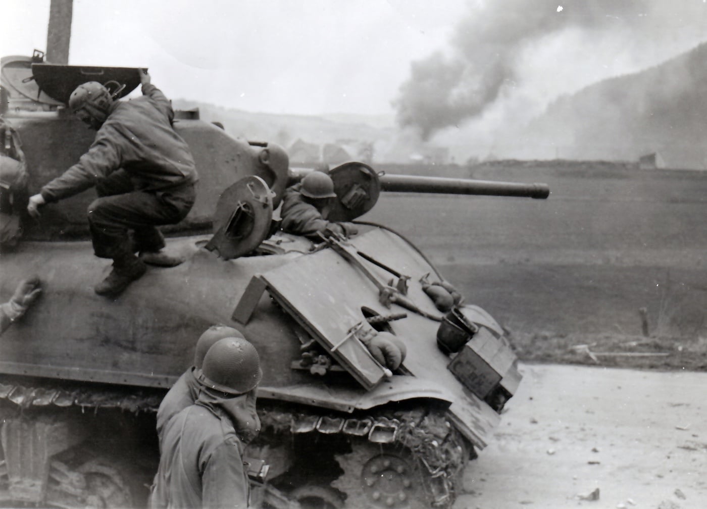 additional-armor-plate-on-M4-Sherman.jpg